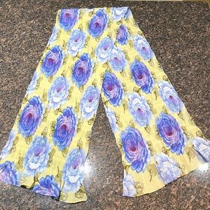 ONLY WORN TWICE. VINTAGE Spinoso Scarf